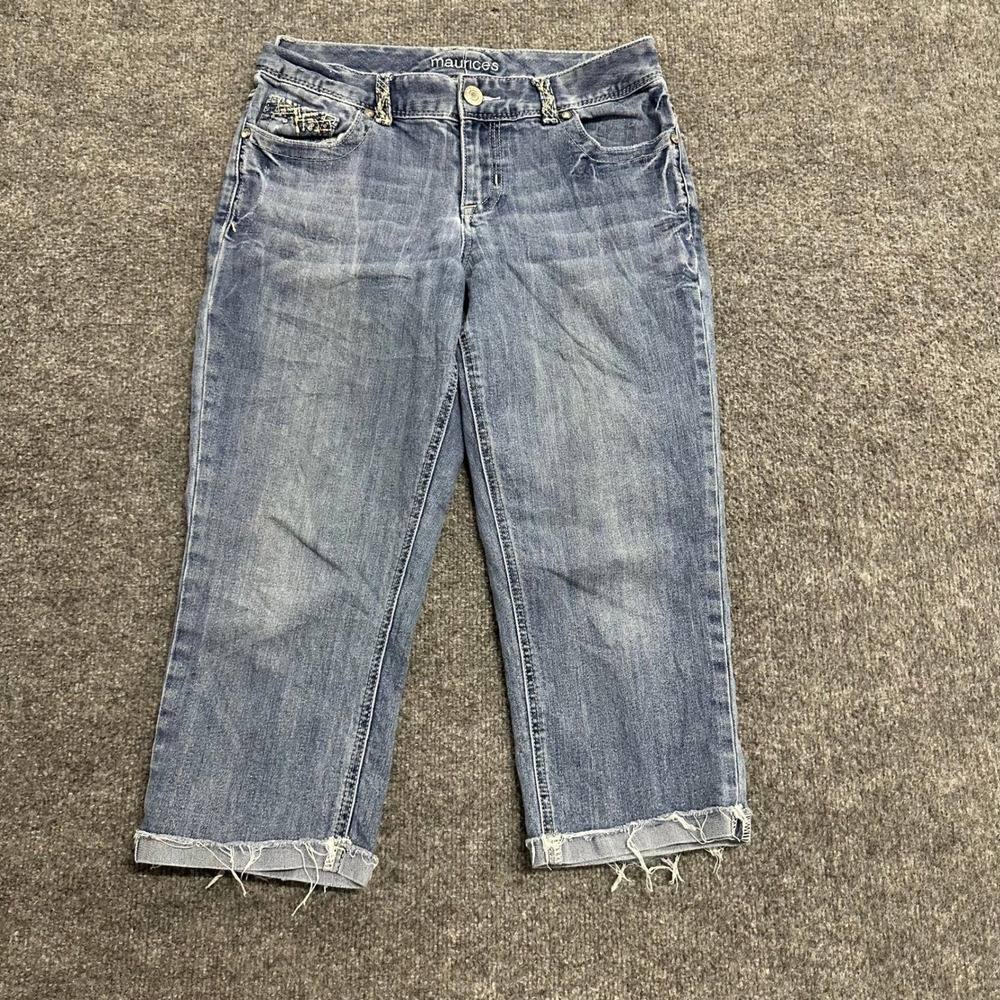 Maurices Jeans Womens Size 5/6 Blue Capri Mid Rise Raw Hem Embroidered Sequin